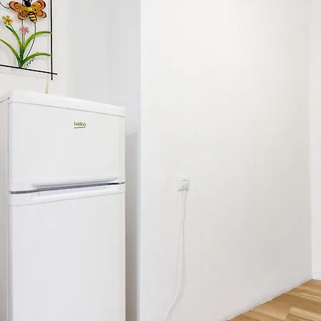 8 Personas Y Terraza * Cádiz