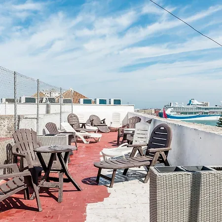 8 Personas Y Terraza * Cádiz