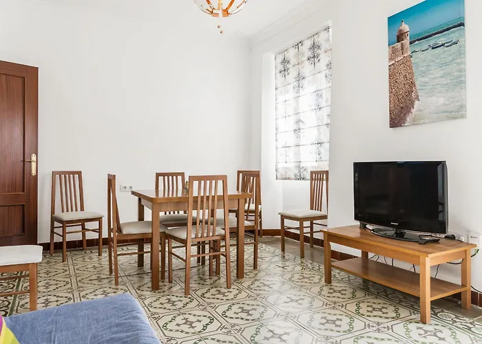 8 Personas Y Terraza Cádiz