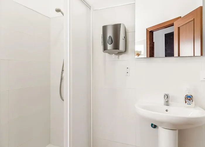 8 Personas Y Terraza * Cadix