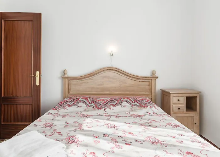 8 Personas Y Terraza Cadix