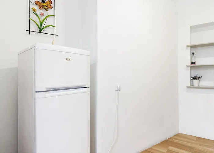 8 Personas Y Terraza * Cádiz